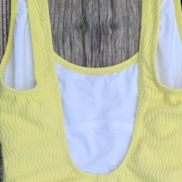 Hurley Swimsuit One Piece Yellow Ribbed - Picture 5 of 7